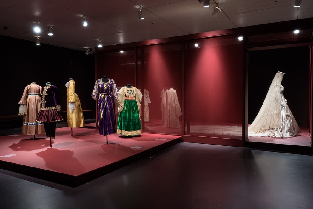 Installation view of the exhibition Veiled Meanings: Fashioning Jewish Dress, from the Collection of The Israel Museum, Jerusalem. November 3, 2017 - March 18, 2018. Photo by: Jason Mandella
