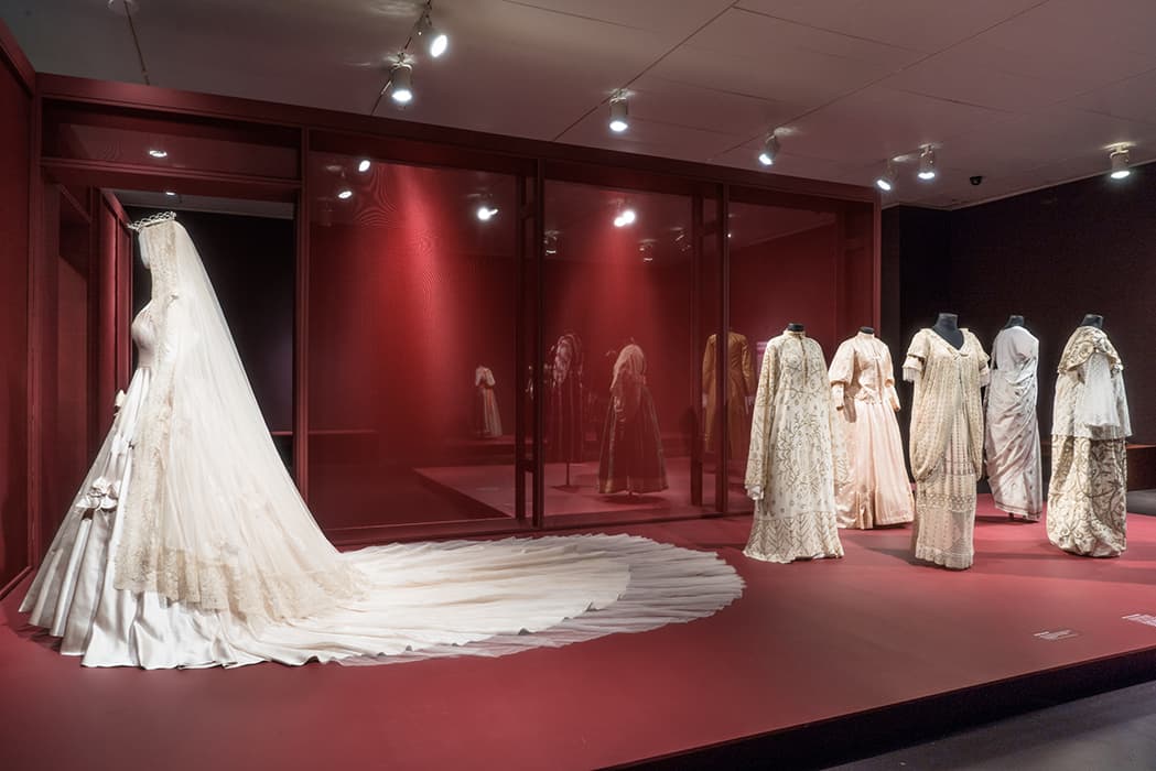 Installation view of the exhibition Veiled Meanings: Fashioning Jewish Dress, from the Collection of The Israel Museum, Jerusalem. November 3, 2017 - March 18, 2018. Photo by: Jason Mandella