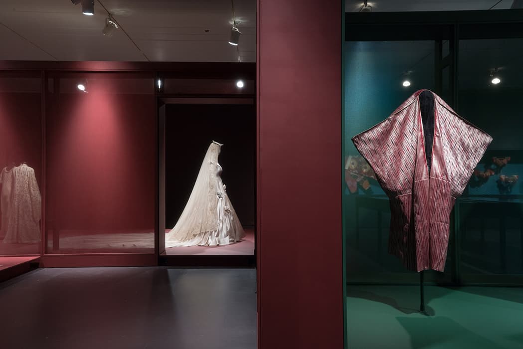 Installation view of the exhibition Veiled Meanings: Fashioning Jewish Dress, from the Collection of The Israel Museum, Jerusalem. November 3, 2017 - March 18, 2018. Photo by: Jason Mandella