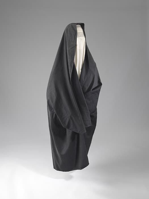 Woman’s wrap (chader) and face veil. Herat, Afghanistan, mid-20th century. Cotton wrap, netted veil with silk-thread embroidery. The Israel Museum, Jerusalem, Purchased through the gift of Dr. Willy and Charlotte Reber, Switzerland, B77.0466, B71.0526. Photo © The Israel Museum, Jerusalem by Mauro Magliani