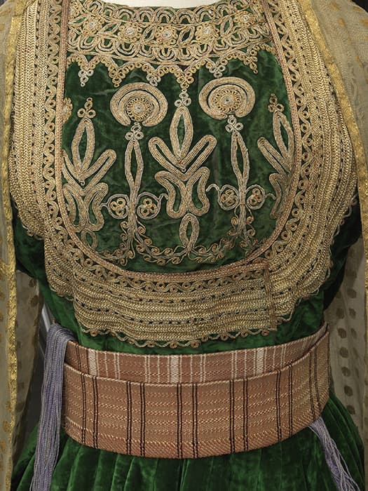 “Great Dress” (berberisca or al kesswa l’kebira) (detail). Fez, Morocco, early 20th century. Silk velvet, gift metal cords, braided ribbons, and embroidered tulle. The Israel Museum, Jerusalem, Gift of Perla Ben-Soussan, France; Gift of Armand Amselem, France, B66.1099, 1551, B71.0267, B79.0460. Photo © The Israel Museum, Jerusalem by Mauro Magliani