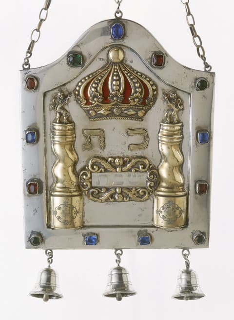 F 3247, Torah Shield, , Photographer: John Parnell, Photo © The Jewish Museum, New York
